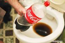 Comment nettoyer une toilette avec Coca-Cola