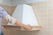 Comment installer une hotte sur une cuisinière à gaz ?