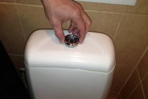 Ajuster correctement le niveau d'eau dans la cuvette des toilettes