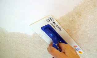 Est-il possible de coller du papier peint liquide au plafond: instructions