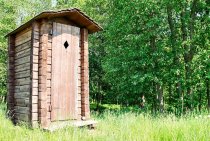 Comment se débarrasser de l'odeur dans les toilettes de campagne en utilisant des remèdes industriels et populaires