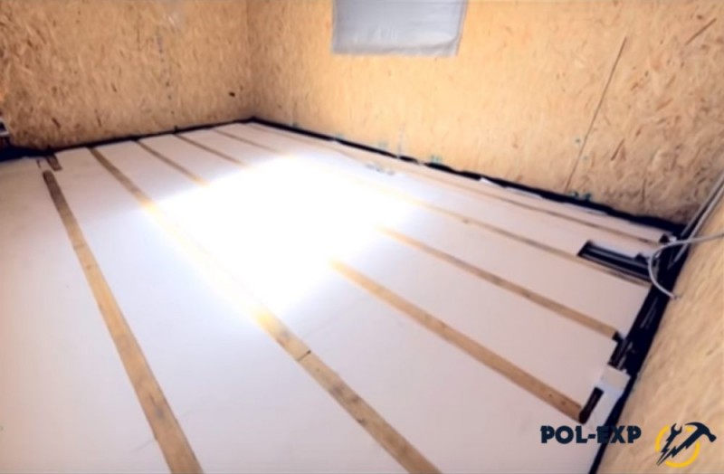 Comment utiliser la mousse de polystyrène pour isoler un plancher en bois