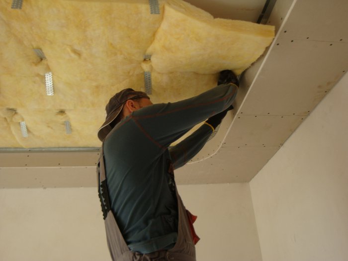 PROPRES MAINS. Suspensions antivibratoires étendues pour le plafond