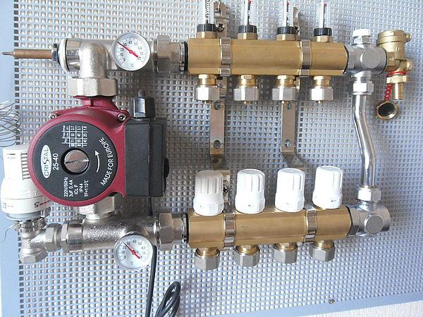 Comment assembler et connecter correctement un peigne pour chauffage au sol