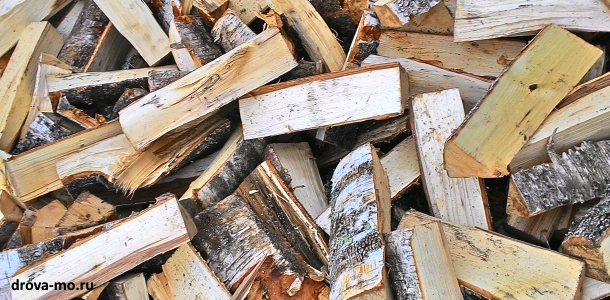 Charbon, bois de chauffage, briquettes de combustible que pour chauffer une chaudière à combustible solide