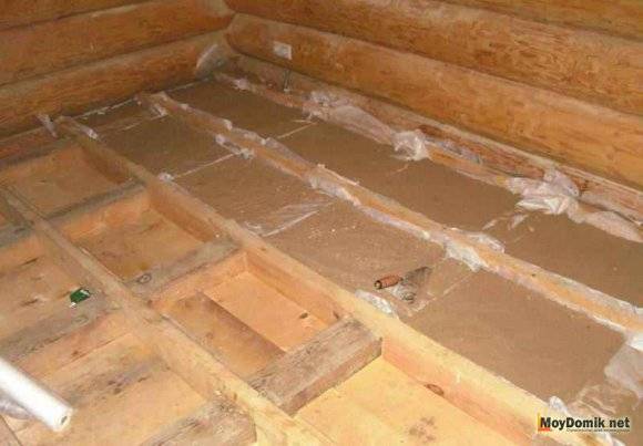 Insonoriser le plafond d'une maison avec des planchers en bois: méthodes et matériaux