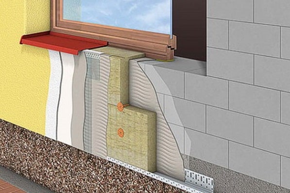 L'épaisseur et les dimensions de la mousse pour l'isolation à faire soi-même des murs extérieurs, les avantages et les inconvénients du matériau