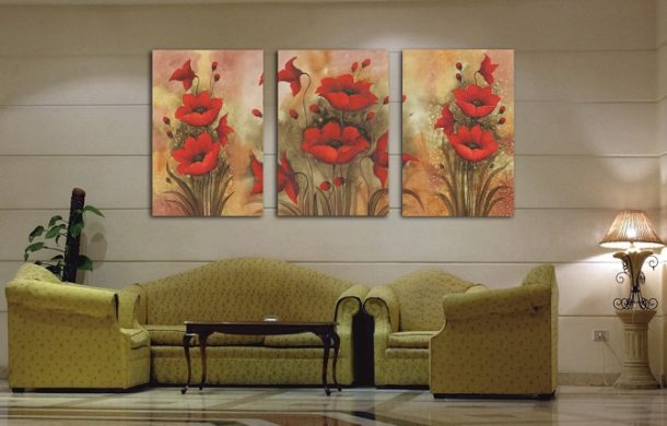 Triptyque floral à l'intérieur de la salle