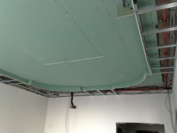 Structure de plafond en cloison sèche résistante à l'humidité