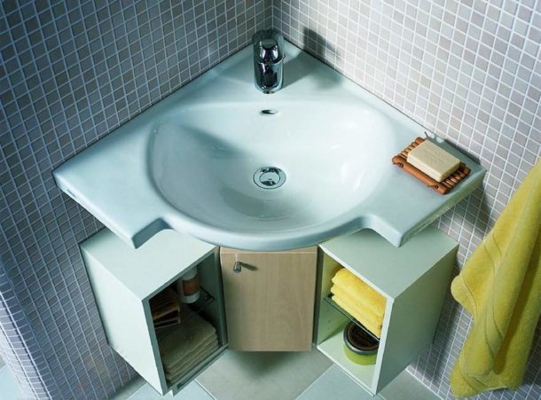 Lavabo d'angle compact et pratique