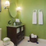 Salle de bain peinte en vert