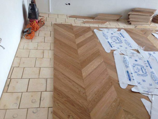 Pose de parquet sur contreplaqué sur chape