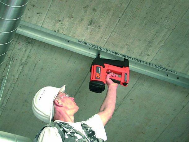 Utilisation d'un pistolet de montage à gaz