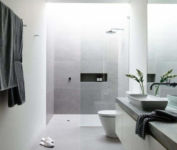 Salle de bain gris clair