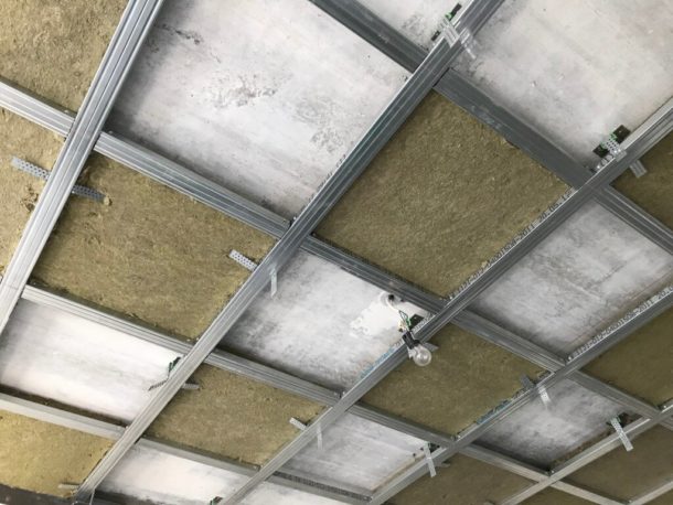 Comment faire une insonorisation compétente du plafond des voisins d'en haut