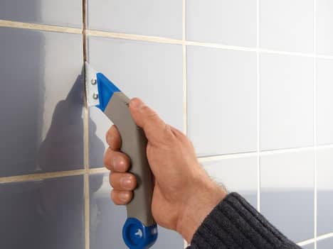 Carrelage dans la salle de bain. Comment mettre à jour les coutures dans la salle de bain