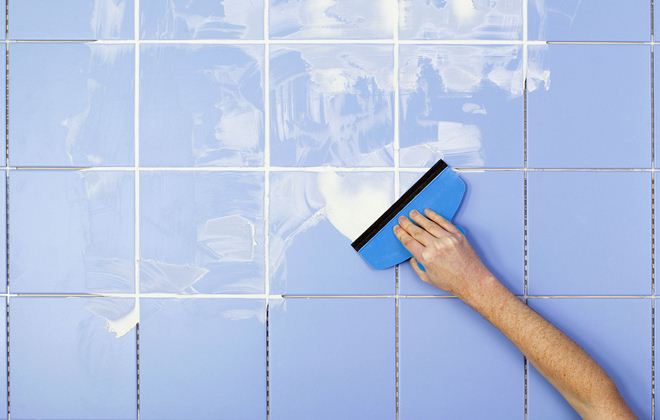 Carrelage dans la salle de bain. Comment mettre à jour les coutures dans la salle de bain