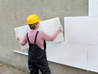 Isolation chaude ou froide pour les murs de la maison à l'extérieur