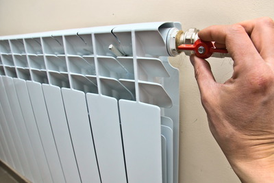 Comment installer, démonter et rincer un radiateur en fonte