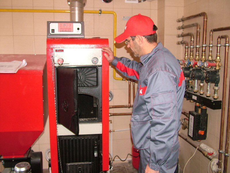 Système de chauffage de garage sur l'échappement d'une chaudière à gaz de la maison