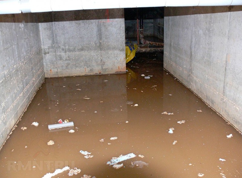 Comment épeler l'eau pompée hors d'une piscine