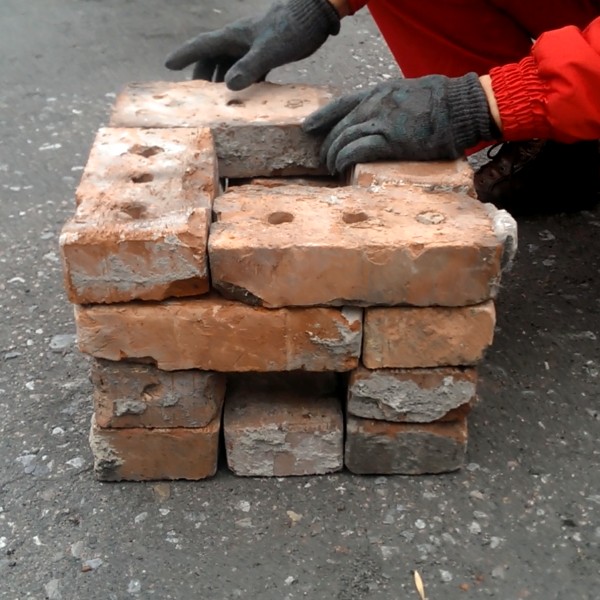 Four à faire soi-même pour un processus de maçonnerie de maison en brique et fours photo