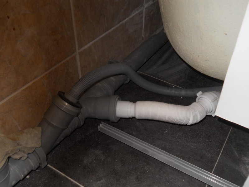 Comment installer un drain dans la salle de bain