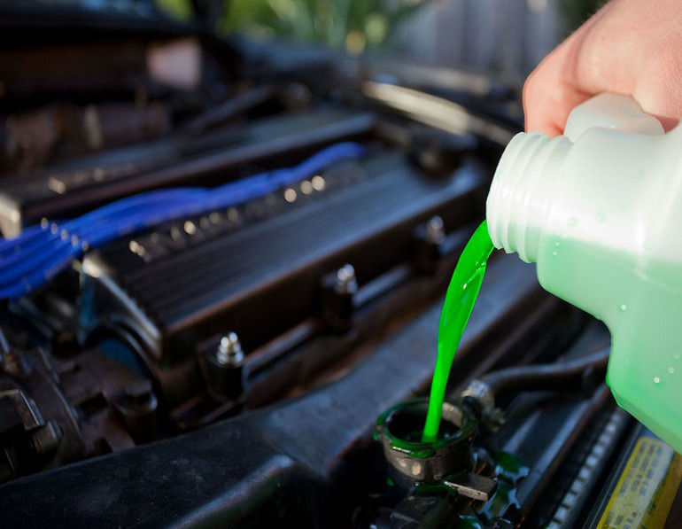 Comment diluer la soude caustique pour rincer les égouts