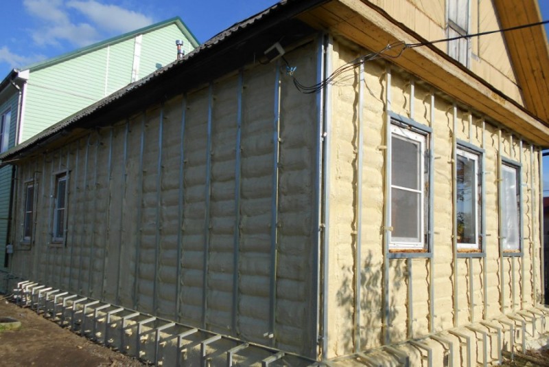 Isolation d'une maison en bois par l'intérieur caractéristiques de la pose de différents types de matériaux pour les surfaces intérieures et extérieures