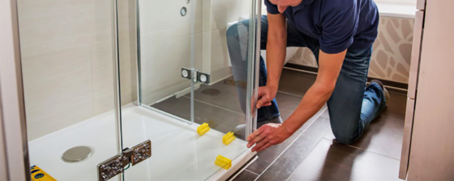 Nous fabriquons un sol pour une cabine de douche sans palette