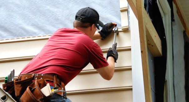 Comment recouvrir une maison avec un revêtement de vos propres mains