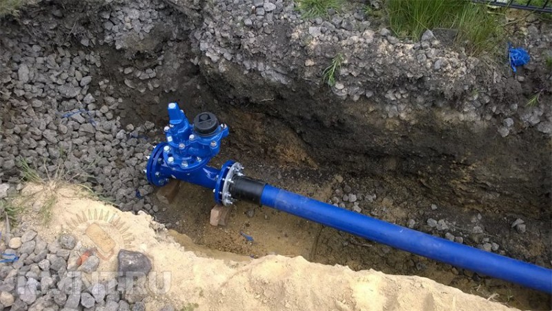 Comment épeler l'eau pompée hors d'une piscine