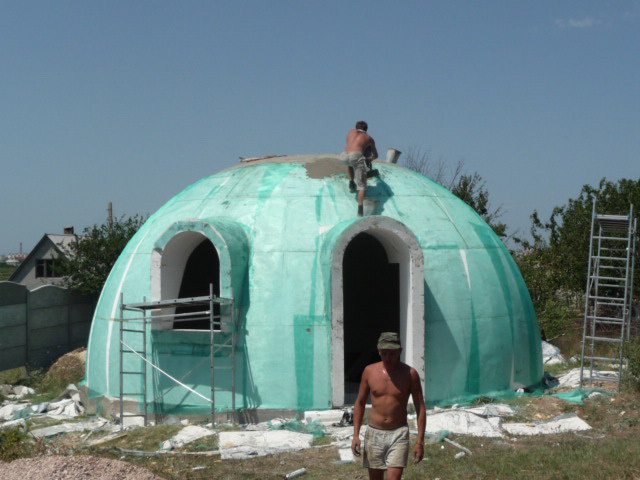 Isolation d'une maison en bois avec du plastique mousse