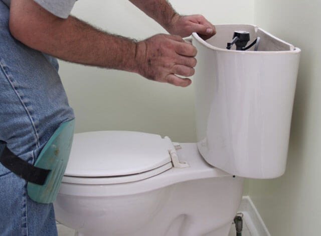 Installation de toilettes à faire soi-même