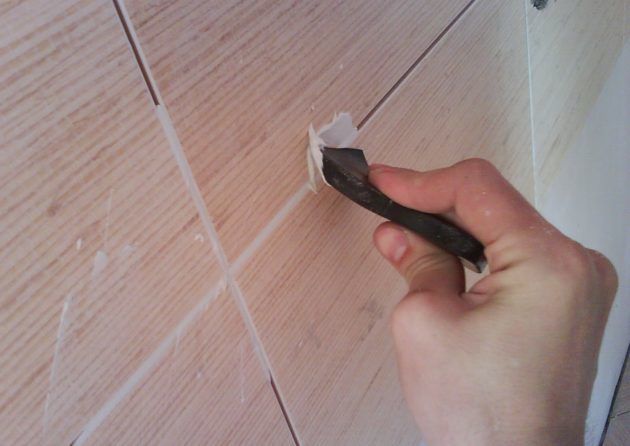 Comment poser correctement les carreaux sur le mur master class face à la salle de bain