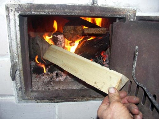 Aménagement d'une cheminée à bois à la campagne