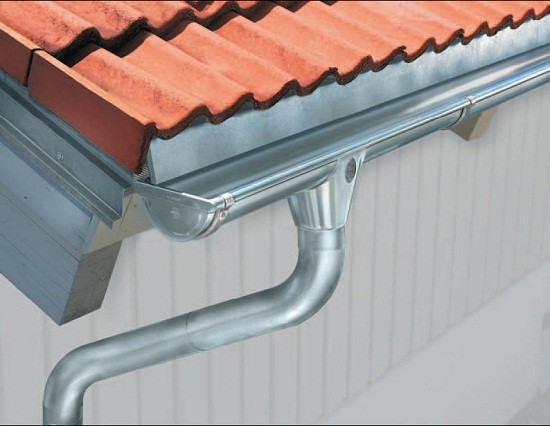 Installation de drain de toit