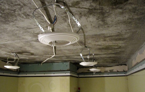 L'emplacement des luminaires sur le plafond tendu 11 photos