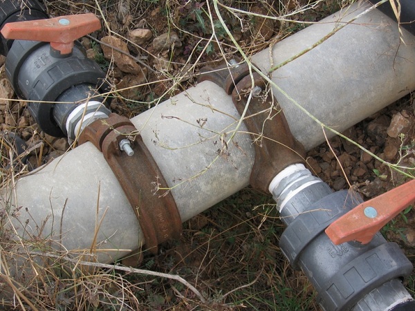 Comment choisir et installer correctement une grue en PEHD sur un tuyau en polyéthylène