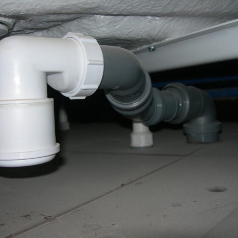 Comment installer un drain dans la salle de bain