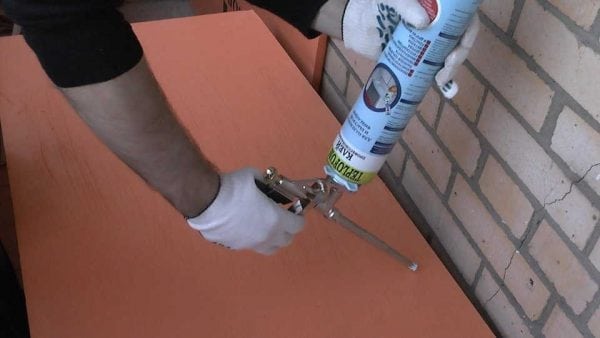 Comment bien finir la façade sur mousse avec du plâtre de façade